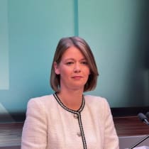  La gobernadora del Banco Central de Noruega, Ida Wolden Bache, asiste a una rueda de prensa en Oslo, Noruega, el 14 de diciembre de 2023.