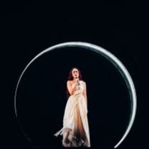  La concursante israelí de Eurovisión Eden Golan ensaya su canción "Hurricane" antes de su actuación en las semifinales en Malmo, Suecia, el 3 de mayo de 2024.