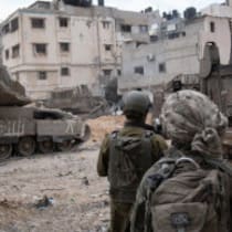 Militares israelíes operan en la Franja de Gaza durante una tregua temporal entre Israel y Hamás, el 27 de noviembre de 2023.
