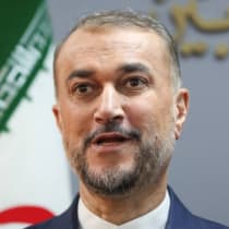  El ministro de Asuntos Exteriores de Irán, Hossein Amir Abdollahian, habla durante una rueda de prensa en el Ministerio de Asuntos Exteriores libanés, en Beirut, Líbano, el 10 de febrero de 2024.