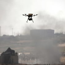  Un avión no tripulado sobrevuela la frontera entre Israel y Gaza en junio.