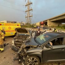  Vista de un accidente de coche en Haifa, Israel, que hirió a dos personas, el 13 de enero de 2023.