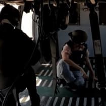  Imágenes de las FDI del ex rehén de Gaza Noa Argamani siendo evacuado en un helicóptero Black Hawk. 8 de junio de 2024.