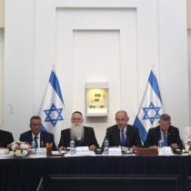  El primer ministro israelí, Benjamín Netanyahu, preside una reunión de su gabinete en el Museo de las Tierras de la Biblia, en Jerusalén, el 5 de junio de 2024.