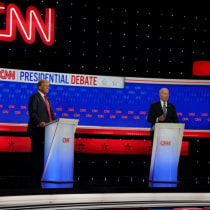  El candidato demócrata, el presidente estadounidense Joe Biden, habla durante un debate presidencial con el candidato republicano, el ex presidente estadounidense Donald Trump, en Atlanta, Georgia, Estados Unidos, 27 de junio de 2024.