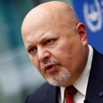  El fiscal de la Corte Penal Internacional Karim Khan habla durante una entrevista con Reuters sobre la violencia en Israel y Gaza en La Haya, Países Bajos 12 de octubre 2023.
