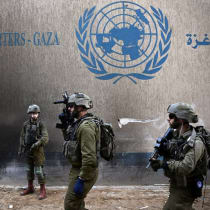  Soldados israelíes operan junto a la sede de la UNRWA, en medio del actual conflicto entre Israel y el grupo islamista palestino Hamás, en la Franja de Gaza, el 8 de febrero de 2024.