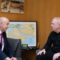  El Ministro de Defensa Yoav Gallant se reúne con el Secretario de Defensa británico John Healey