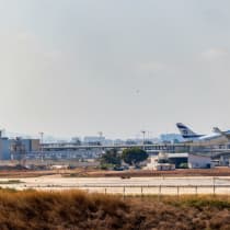  Un vuelo de El Al despega en el aeropuerto Ben Gurion, cerca de Tel Aviv, el 25 de agosto de 2024.