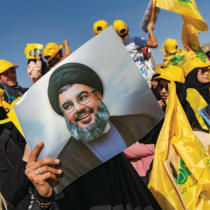  Foto del secretario general de Hezbolá, Hassan Nasrallah, en un mitin en el valle de Bekaa, Líbano.
