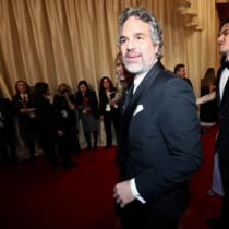  Mark Ruffalo camina por la alfombra roja durante la llegada a los Oscars en la 96ª edición de los Premios de la Academia en Hollywood, Los Ángeles, California, EE.UU., 10 de marzo de 2024. 