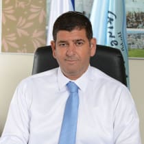  Yossi Brodny.