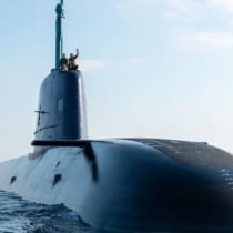  Un submarino de las FDI en el mar.