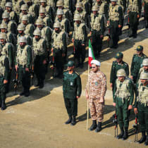 'UN MONSTRUO' - Miembros del CGRI asisten a un ejercicio militar de las fuerzas terrestres en la provincia iraní de Azerbaiyán Oriental en 2022.