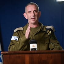  El portavoz de las FDI, Daniel Hagari, hace una declaración a los medios de comunicación en Tel Aviv el 16 de octubre de 2023.