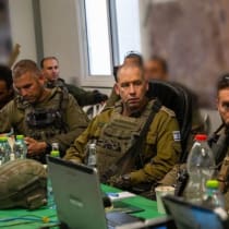  El jefe del mando sur de las IDF, el general de división Yaron Finkelman, informa a los mandos. 6 de octubre de 2024.