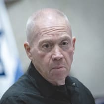  YA EL 27 de diciembre, el ministro de Defensa Yoav Gallant declaró: "Estamos en una guerra en varios frentes y recibimos ataques desde siete teatros".