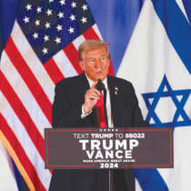  El candidato REPUBLICANO A LA PRESIDENCIA y ex presidente de EE.UU. Donald Trump habla en un acto conmemorativo del primer aniversario de los atentados de Hamás del 7 de octubre contra Israel, el lunes en Doral, Florida. 