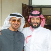  El príncipe heredero saudí Mohammed Bin Salman (derecha) se reúne con el presidente de Emiratos Árabes Unidos, el jeque Mohamed bin Zayed Al Nahyan, en Dammam, Arabia Saudí, a principios de este año.