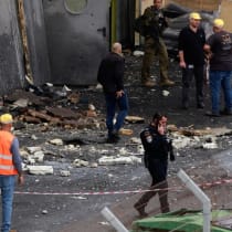  Vista general de la escena en la que cayó un proyectil después de que el ejército israelí informara de una andanada de proyectiles que cruzaban a Israel desde Líbano, en medio de las hostilidades transfronterizas entre Hezbolá e Israel, en Maalot-Tarshiha, norte de Israel, 24 de noviembre de 2024.