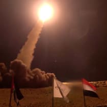  En esta captura de pantalla obtenida de un vídeo difundido el 19 de diciembre de 2024, los medios militares houthis dicen haber lanzado un misil contra Israel desde un lugar desconocido.