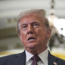  El presidente electo de EEUU, Donald Trump, habla tras una reunión con los republicanos del Congreso en el edificio del Capitolio de EEUU en Washington, EEUU. 8 de enero de 2025