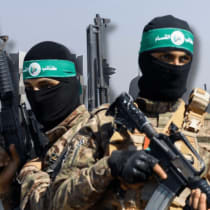  Terroristas de Hamás frente al horizonte de Doha, Qatar. (Ilustrativo)
