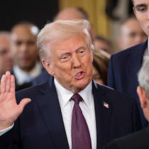  El presidente de EEUU, Donald Trump, jura el cargo el día de su investidura presidencial en la Rotonda del Capitolio de EEUU en Washington, EEUU, 20 de enero de 2025. 