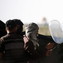  Objetos inflamables siendo preparados para ser volados hacia Israel desde la Franja de Gaza. 21 de agosto de 2020.