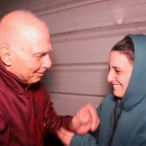  Los rehenes Arbel Yehoud y Gadi Moses se reúnen antes de ser liberados del cautiverio de la PIJ.