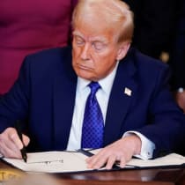  El presidente de Estados Unidos, Donald Trump, firma la Ley Laken Riley en la Casa Blanca en Washington, Estados Unidos, el 29 de enero de 2025 