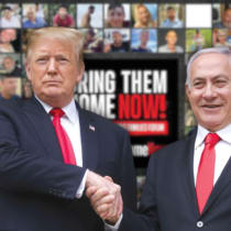  El primer ministro Benjamin Netanyahu y el presidente electo Donald Trump sobre un fondo de carteles de rehenes. 