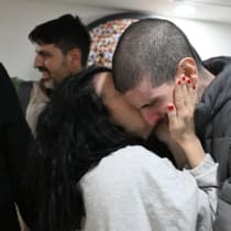  El rehén liberado Or Levy se reúne con su familia, 08/02/2025.