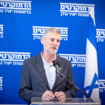  Yair Golan da una rueda de prensa en Tel Aviv, el 13 de febrero de 2025