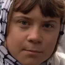  Greta Thunberg participa en la protesta de PYM en la sede de Maersk en Copenhague, febrero de 2025.