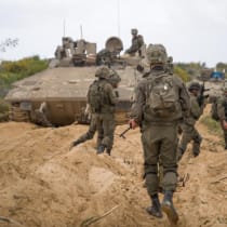  Soldados de las FDI operan en el norte de la Franja de Gaza, 20 de marzo de 2025.