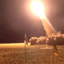  En esta captura de pantalla obtenida de un vídeo difundido el 19 de diciembre de 2024, los medios militares houthis dicen haber lanzado un misil contra Israel desde un lugar desconocido