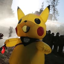  Una persona con un disfraz de Pikachu participa en una protesta contra el gobierno de Chile, en Santiago, Chile 2 de octubre de 2020. 