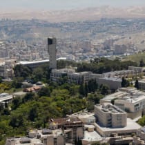  Vista aérea del campus del Monte Scopus de la Universidad Hebrea de Jerusalén. 