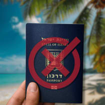  Ilustración de un pasaporte israelí con las Maldivas como telón de fondo.
