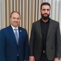  El congresista republicano Marlin Stutzman se reúne con el presidente sirio Ahmed Al-Sharaa.