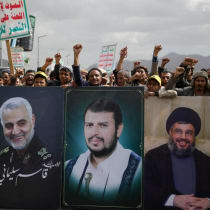  Manifestantes, en su mayoría partidarios de los Houthi, celebran el Día anual de Al Quds el último viernes de Ramadán, en Saná, Yemen, 28 de marzo de 2025.