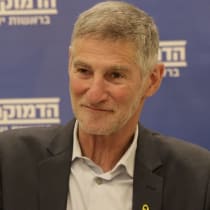  Yair Golan, jefe del partido Los Demócratas habla en la Knesset. 24 de febrero de 2025. 