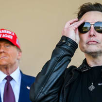  El presidente electo de EEUU, Donald Trump, y Elon Musk observan el lanzamiento del sexto vuelo de prueba del cohete SpaceX Starship el 19 de noviembre de 2024 en Brownsville, Texas. 