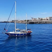 Un dron muestra el barco de ayuda a Gaza Madleen, organizado por la ONG internacional Freedom Flotilla Coalition, anclado frente a la costa de Catania, Italia, el 1 de junio de 2025.