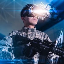 (Ilustrativo) Un soldado sosteniendo tecnología futurista.
