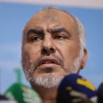 Ghazi Hamad, miembro de la Oficina Política de Hamás, pronuncia unas palabras sobre el conflicto actual entre Israel y Hamás durante una rueda de prensa en Beirut, Líbano, el 28 de octubre de 2023. 
