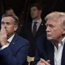 El presidente estadounidense Donald Trump con funcionarios estadounidenses en la sala de guerra mientras Estados Unidos lleva a cabo una operación para capturar al presidente venezolano Nicolás Maduro el 3 de enero de 2026. 