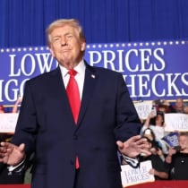 El presidente de los Estados Unidos, Donald Trump, pronuncia un discurso sobre energía y economía en Clive, Iowa, EE. UU., el 27 de enero de 2026.