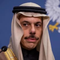 El ministro de Asuntos Exteriores de Arabia Saudí, el príncipe Faisal bin Farhan Al Saud. 
